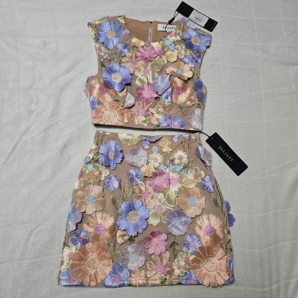 Designer Elliat 2 Piece Pastel Floral Avalynn Mini Skirt & Crop Top Set XS - Picture 4 of 11